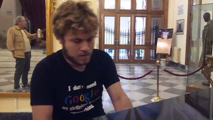 Lo abbiamo filmato ed intervistato: Nicola Daniel, giovane musicista francese improvvisa al teatro Pirandello.