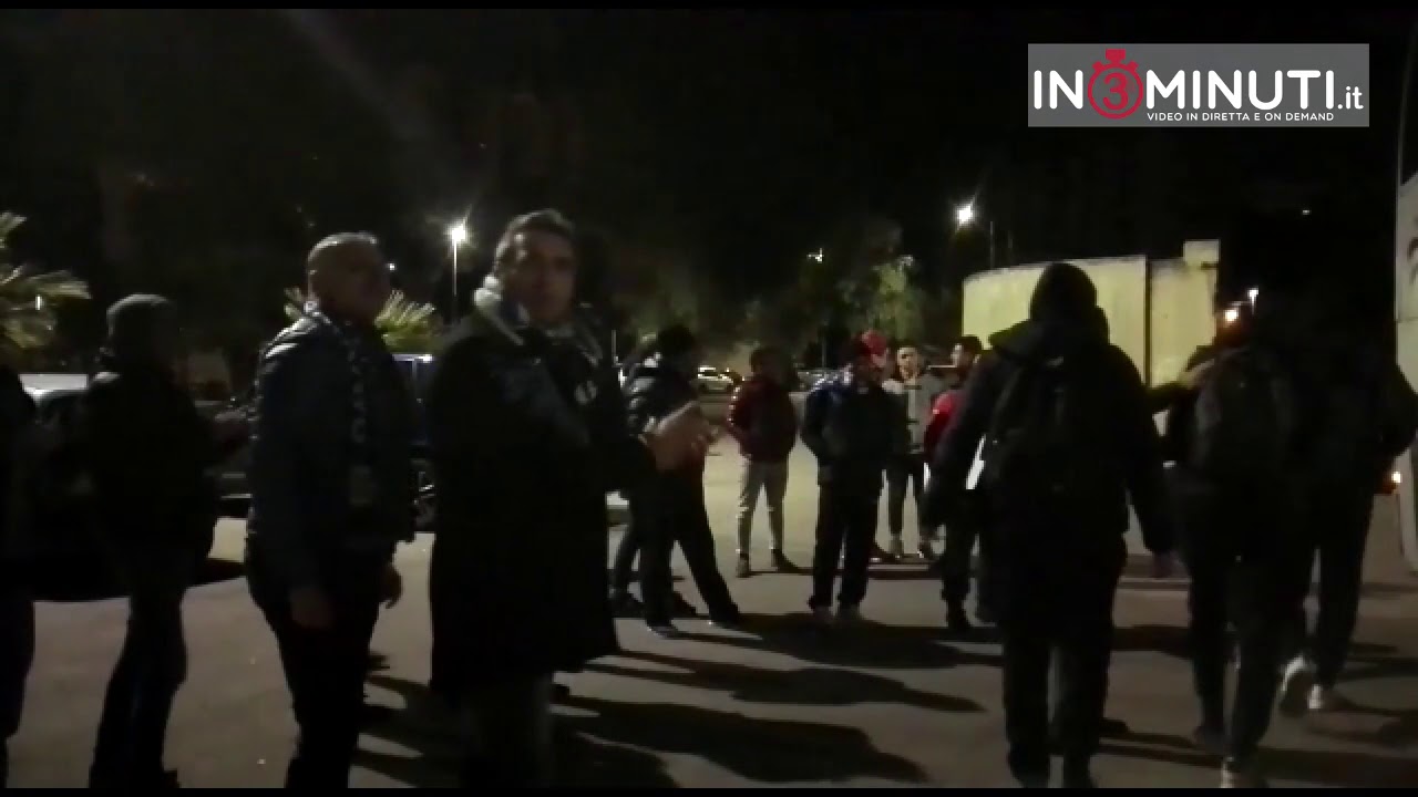 Akragas vs Reggina 1-0 i giocatori vengono accolti dai tifosi festanti