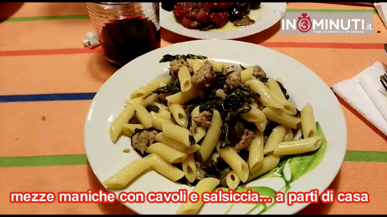 Mezze maniche con cavoli e salsiccia… a parti di casa
