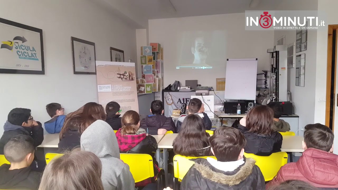 Con Comieco a scuola di riciclo. Ascoltate la docente Maria Grazia Giammorcaro