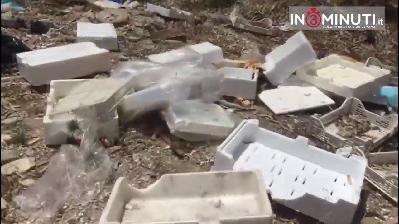 Porto Empedocle rischia, ancora una volta, di ritrovarsi con la spazzatura per strada, ed è scoppiato il caldo! Abbiamo incontrato il sindaco, l’abbiamo trovata molto infastidita