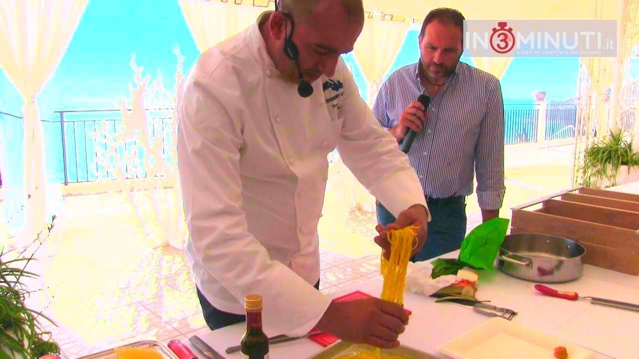 Cookin’med: Pino Cuttaia prepara il Cannolo di melanzana in pasta croccante