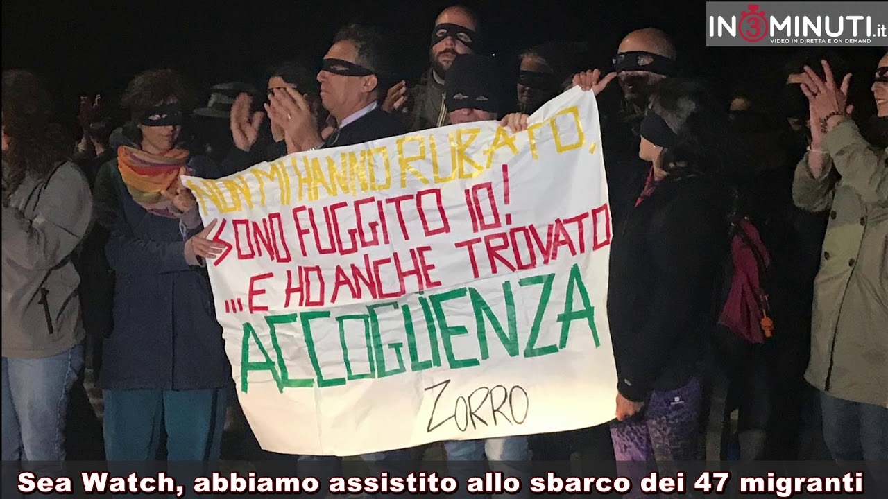 Sea Watch, abbiamo assistito allo sbarco dei 47 migranti sul molo Favaloro a Lampedusa, di M. Rita Savitteri