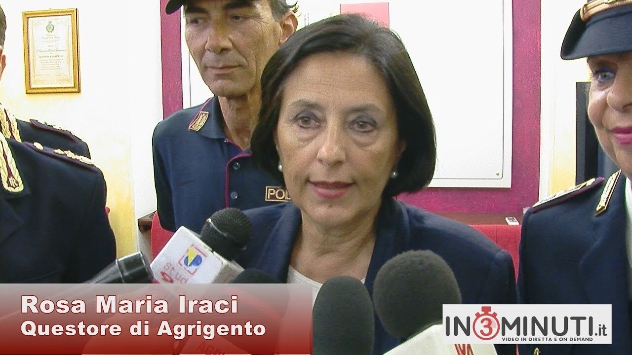 Il questore Rosa Maria Iraci ha presentato i nuovi distintivi di qualifica della Polizia