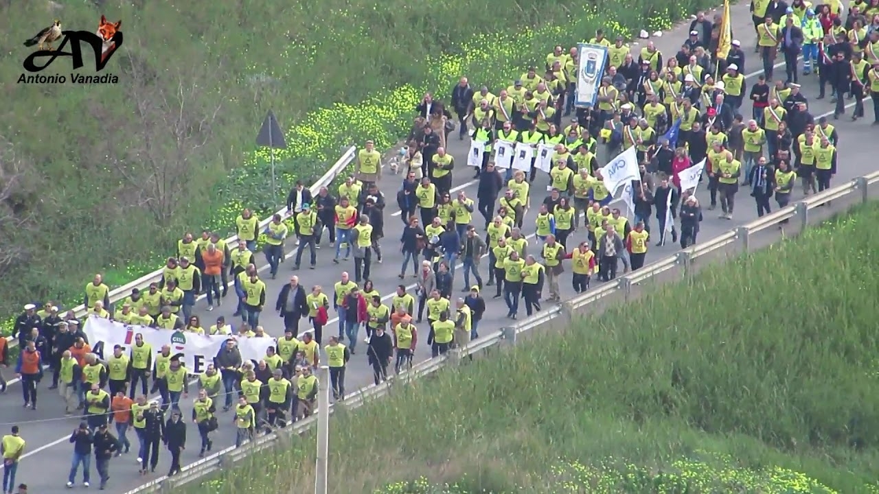 Manifestazione contro l’isolamento, marcia rotatoria Giunone rotatoria Strada degli Scrittori