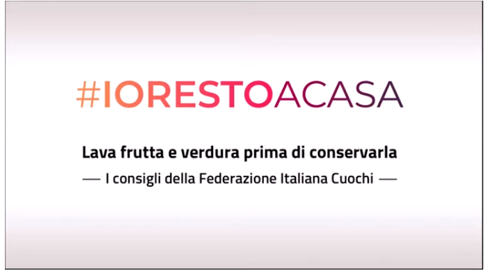 Lava frutta e verdura prima di conservarla, nel VIDEO🎥  alcuni consigli fondamentali su corretta conservazione dei cibi e principali misure di igiene.