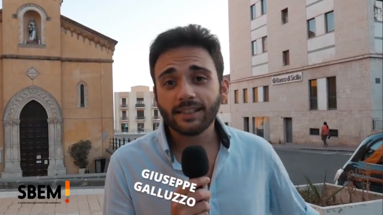 produzione SBEM: Il nostro inviato Giuseppe Galluzzo si aggira, armato di microfono, per le strade di Agrigento alla spasmodica ricerca delle opinioni dei nostri concittadini sulla gestione della raccolta differenziata.