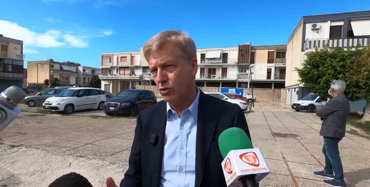 Addio bolletta, un piano per installare gratis i pannelli solari nelle case,  ascoltiamo LILLO FIRETTO