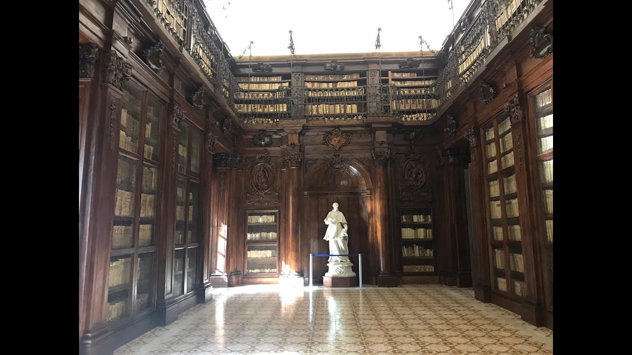 “Inaugurare una biblioteca è quasi come inaugurare una chiesa” Gesualdo Bufalino, in occasione della inaugurazione della Biblioteca Lucchesiana restaurata, il 15 dicembre 1990, il ricordo di Don Angelo Chillura al microfono di Maria Rita Savitteri
