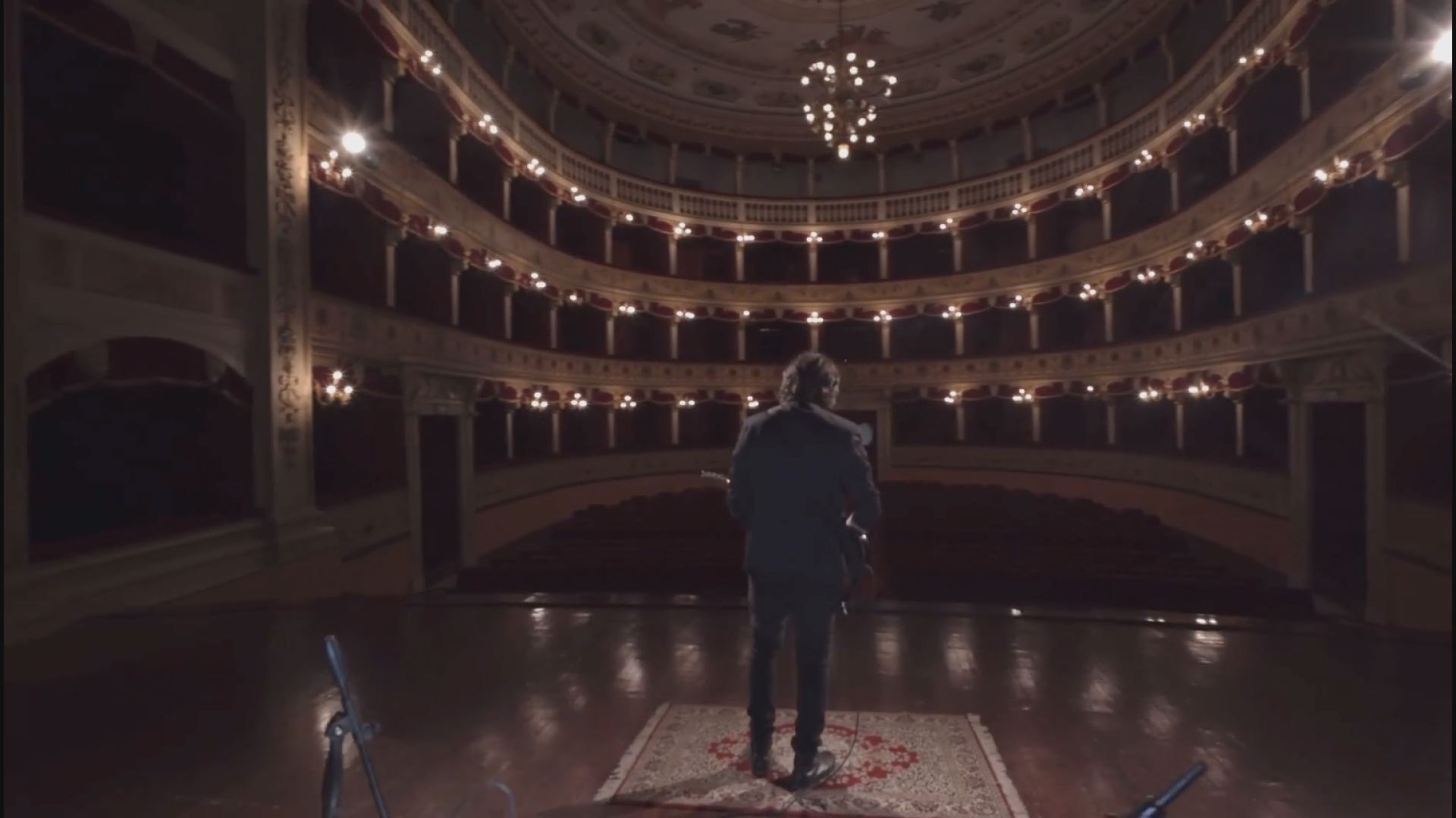 Alla vigilia del 25 aprile, vorremmo tutti che fosse il tempo di una nuova “Liberazione”: quella dei teatri e di tutti i luoghi dell’Arte! Siamo italiani! Lasciateci esserne fieri! #lasciatecicantare Osvaldo Lo Iacono