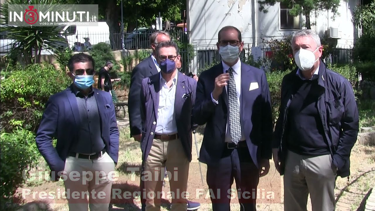 E’ stata scoperta oggi la targa che celebra l’officina delle tradizioni popolari che ha ottenuto oltre tremila voti al censimento FAI 2020 dei luoghi del cuore risultando il luogo più votato in città, si trova all’interno di Villa Casesa a Porta di Ponte, 🎥ascoltiamo il sindaco Franco Miccichè ed il presidente regionale FAI Giuseppe Taibi