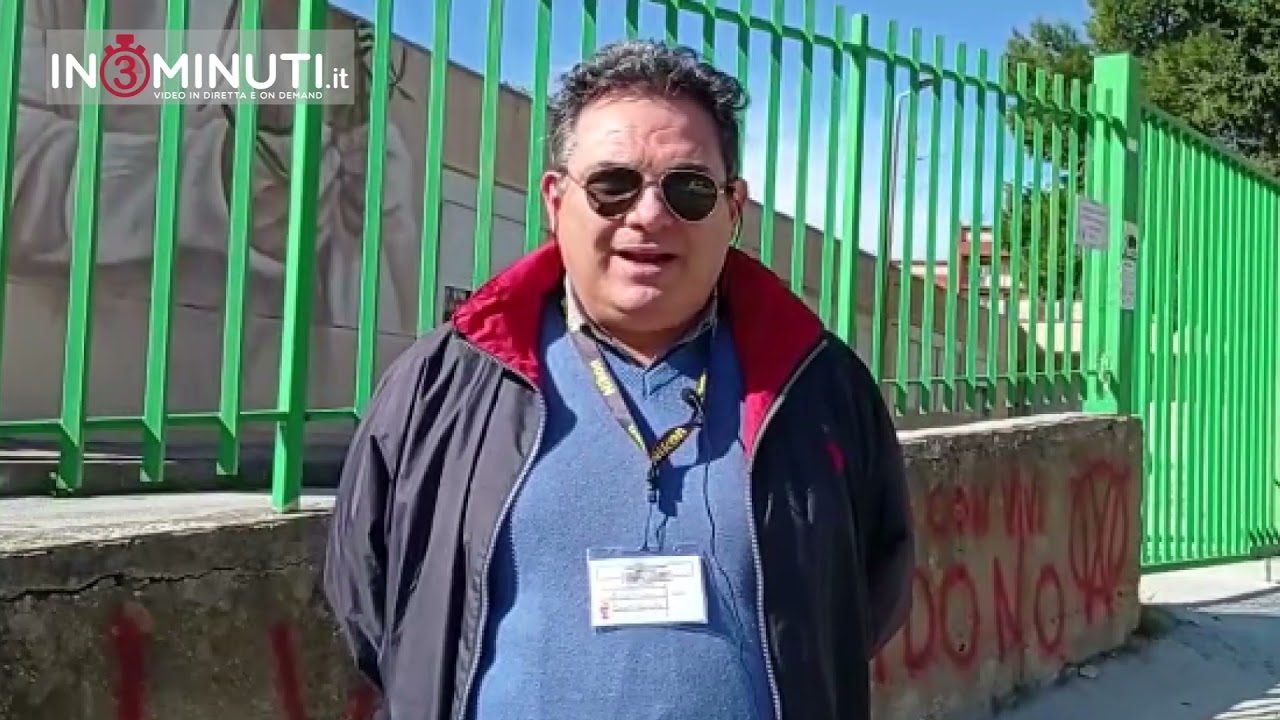 Scritte “No Vax” davanti alla scuola dell’infanzia Collodi, plesso di Fontanelle, dell’istituto comprensivo Anna Frank di Agrigento, Imbrattati con spray rosso muri e asfalto. Sul posto i Carabinieri. Tempestivo intervento del Comune per coprire gli slogan, il Dirigente scolastico Alfio Russo al microfono di Giovanna Neri