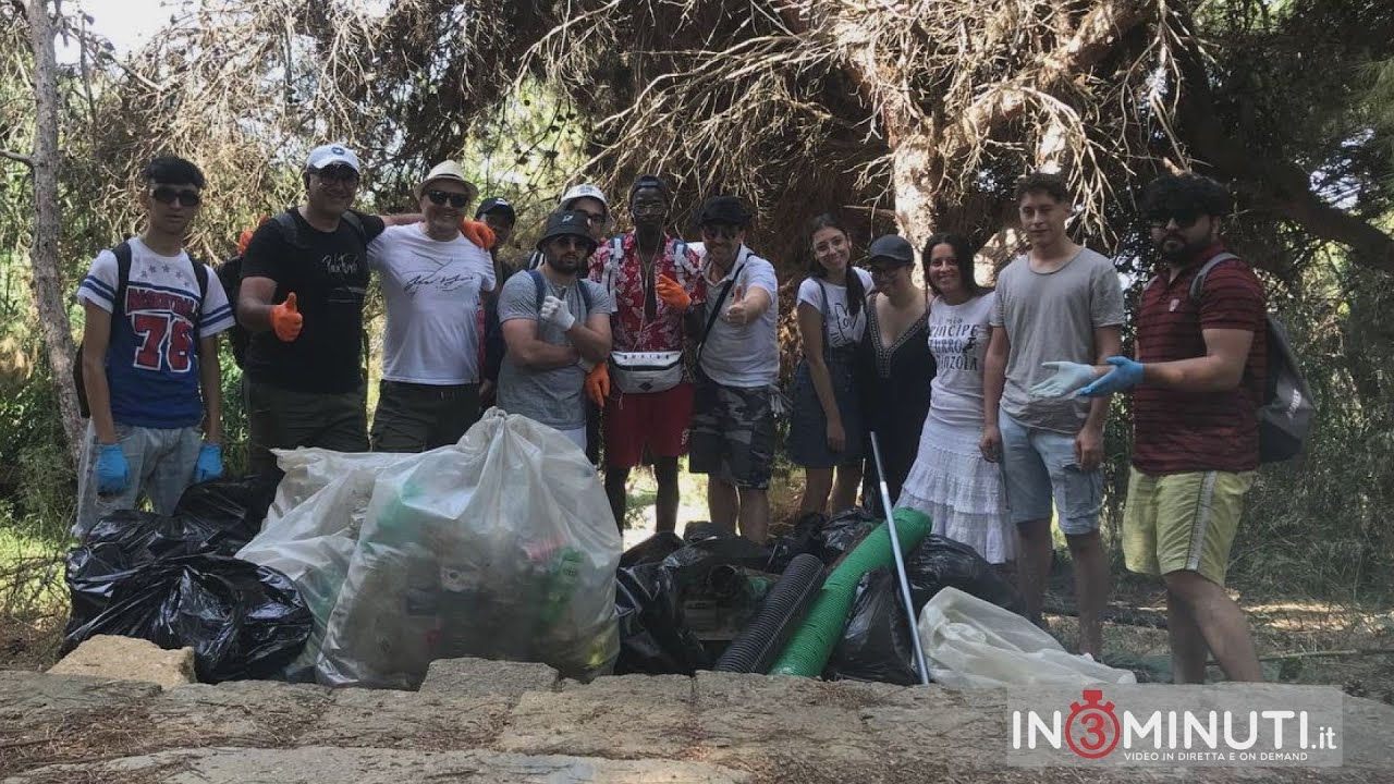 12 ragazzi dell’Ipsia “G. Galilei” di Caltanissetta oggi hanno raccolto 40 sacchi di plastica e vetro