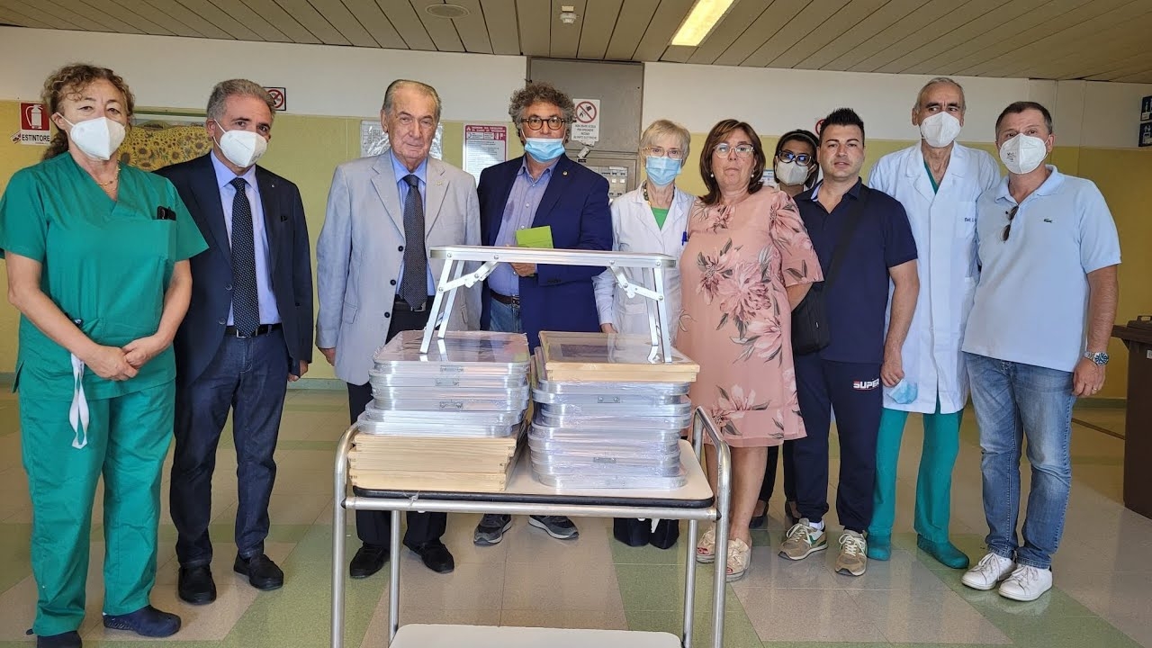 Il Lions Club Agrigento Host ha donato 20 vassoi al reparto di Medicina del San Giovanni di Dio