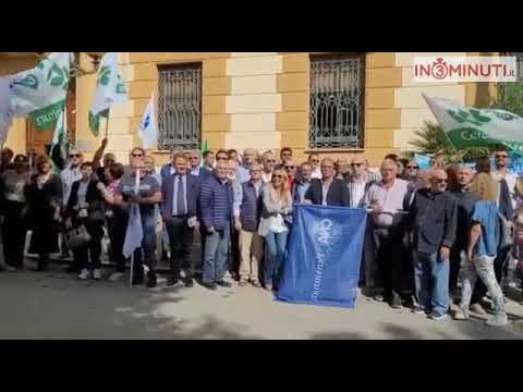 “caro bollette”, sit in davanti alla prefettura di Agrigento