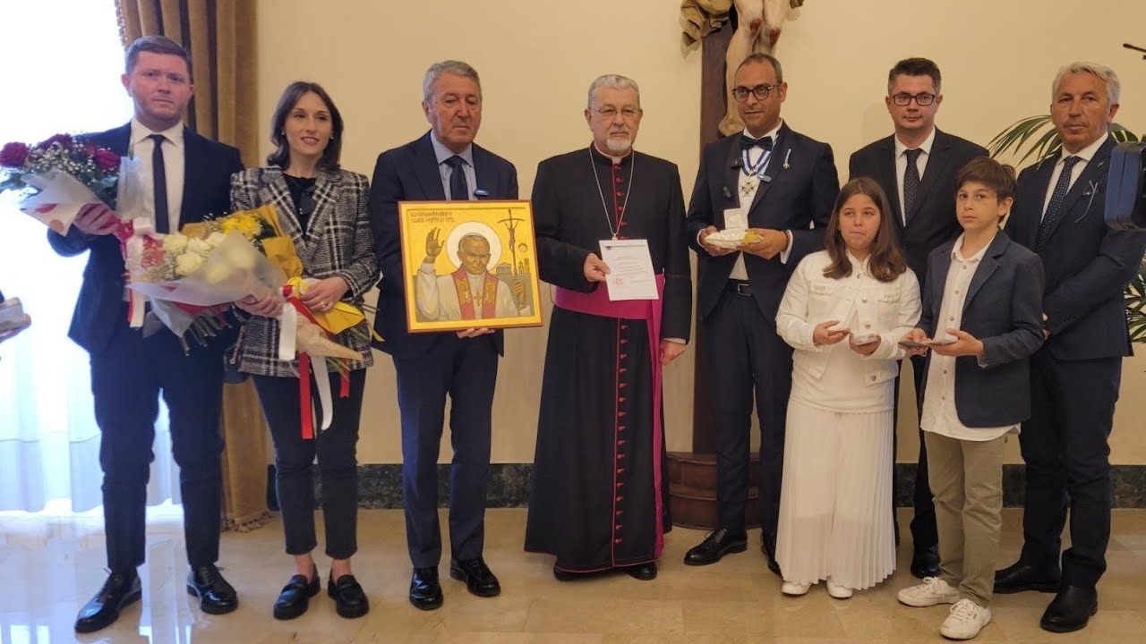 L’Arcidiocesi ha ricevuto in dono una reliquia di Karol Wojtyla