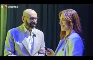 Vincenzo Galluzzo, autore televisivo RAI, artista e scrittore ritorna a presentare il Mandorlo in Fiore