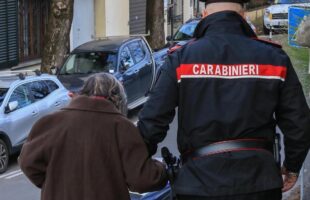 DUE TRUFFE AGLI ANZIANI SVENTATE: LA PRONTEZZA DELLE VITTIME E LE CAMPAGNE DI SENSIBILIZZAZIONE DELL’ARMA EVITANO IL PEGGIO
