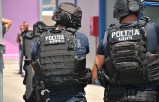 Il Negoziatore della Polizia di Stato in azione