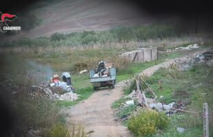 Abbandono, gestione illecita, traffico, ricettazione e combustione illecita di rifiuti. 47 persone denunciate e 2 automezzi sequestrati