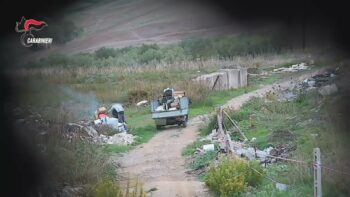 Abbandono, gestione illecita, traffico, ricettazione e combustione illecita di rifiuti. 47 persone denunciate e 2 automezzi sequestrati