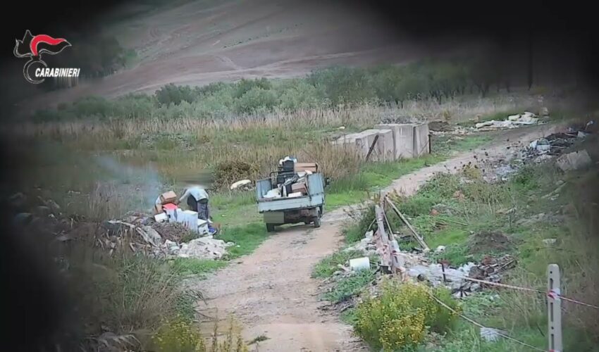 Abbandono, gestione illecita, traffico, ricettazione e combustione illecita di rifiuti. 47 persone denunciate e 2 automezzi sequestrati