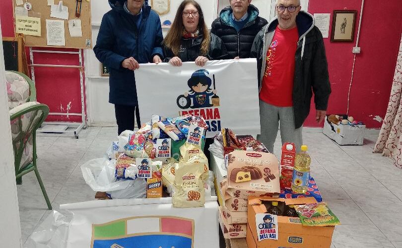 BEFANA DELL’ASI: L’ASSOCIAZIONE AUTO E MOTO D’EPOCA DONA DOLCI, BISCOTTI, CARAMELLE E ALIMENTI AI VOLONTARI DI STRADA