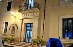 La Procura della Repubblica di Agrigento ha emesso un ordine di carcerazione a carico di un uomo agrigentino, condannato per atti persecutori nei confronti dell’ex coniuge. Il provvedimento è stato eseguito dalle forze dell’ordine.