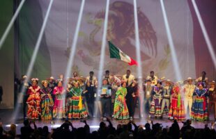 Sombreri e ritmi di successo: al Messico il “Tempio d’Oro” del Mandorlo in fiore 2026