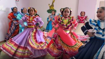 23° Festival Internazionale, I Bambini del Mondo I Bambini del Mondo con il gruppo del Messico in visita al reparto di Pediatria
