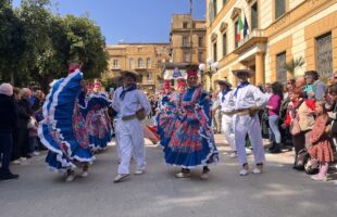 Decolla la 78ª edizione del Mandorlo in Fiore con uno strepitoso debutto