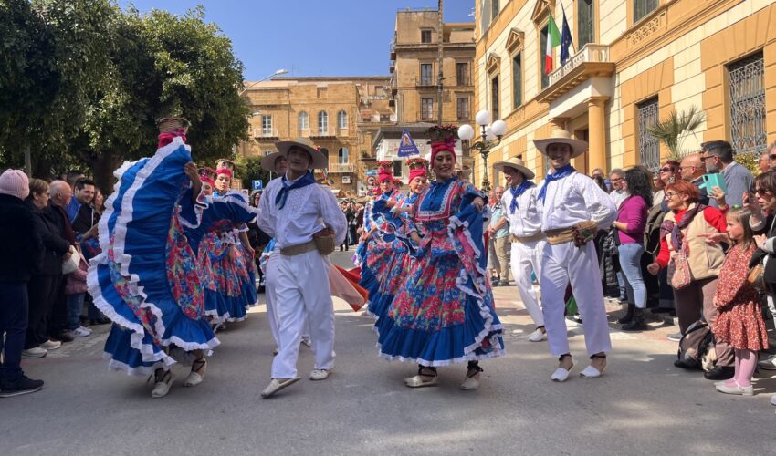 Decolla la 78ª edizione del Mandorlo in Fiore con uno strepitoso debutto