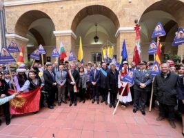 Mandorlo in fiore, ieri grande successo in via Atenea e stasera la FIACCOLATA