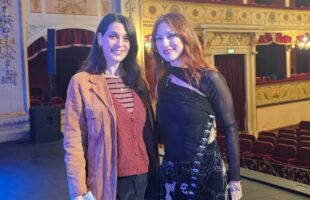 “Rosa cunta e canta”, diretto e interpretato da Donatella Finocchiaro, al Pirandello