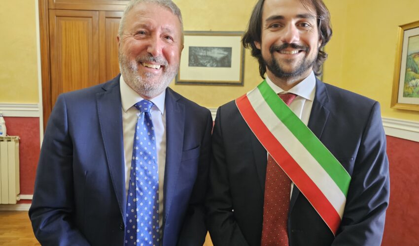 MICHELE SODANO PROCLAMATO UFFICIALMENTE SINDACO STAMANI PASSAGGIO DI CONSEGNE CON IL SINDACO USCENTE FRANCO MICCICHÈ